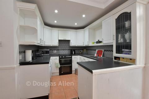 3 bedroom end of terrace house for sale, Rectory Road, Manor Park