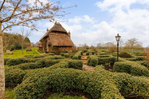 5 bedroom detached house for sale, Headley BERKSHIRE