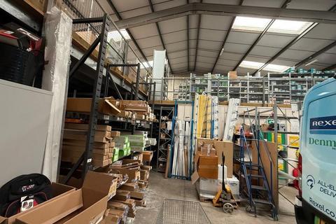 Warehouse to rent, Lees St Manchester M18 8QU