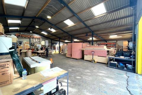 Warehouse to rent, Radley Green Farm Road Ingatestone CM4 0LU