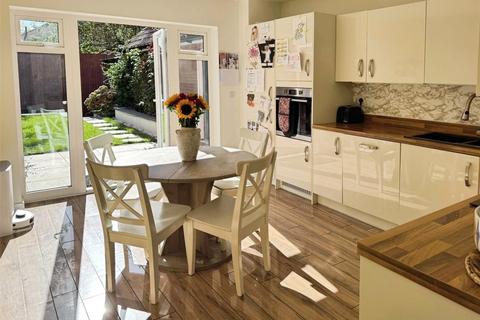 3 bedroom semi-detached house for sale, Bakers Place, Woodley, Reading