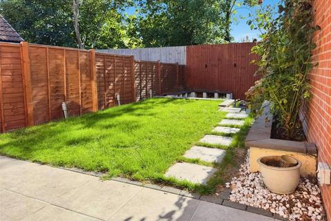 3 bedroom semi-detached house for sale, Bakers Place, Woodley, Reading
