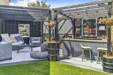 4 bedroom semi-detached house for sale, Queens Road, Basildon, SS15