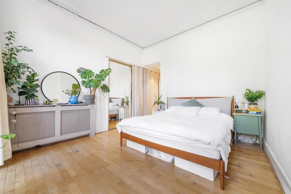 Bedroom 1 (2).JPG