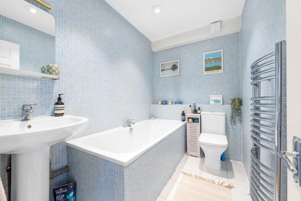Bathroom.JPG
