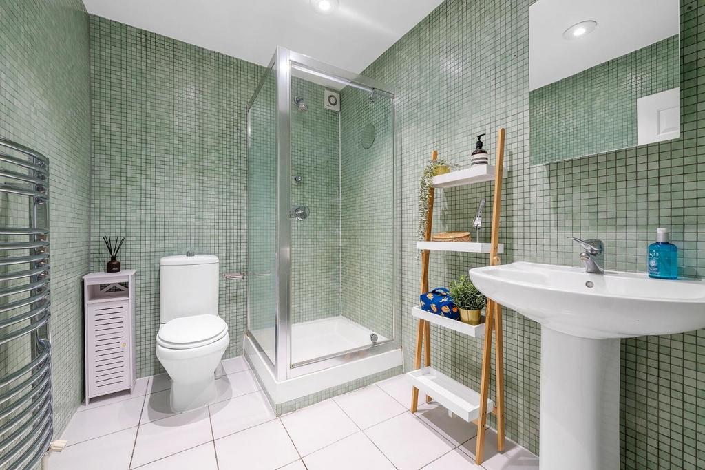 Ensuite.JPG