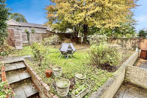 4 bedroom semi-detached house for sale, Arethusa Road, Rochester