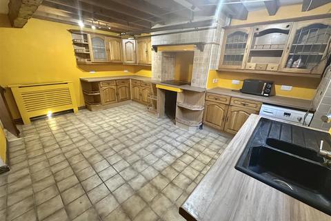 2 bedroom end of terrace house for sale, Vicar Street, Liversedge