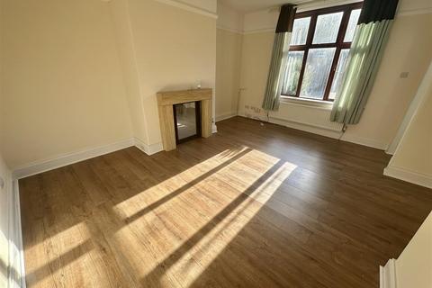 2 bedroom end of terrace house for sale, Vicar Street, Liversedge