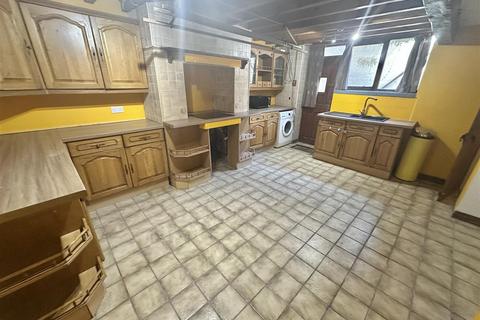 2 bedroom end of terrace house for sale, Vicar Street, Liversedge