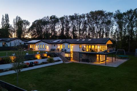 6 bedroom detached house for sale, Stretton Hall, Oadby, LE2