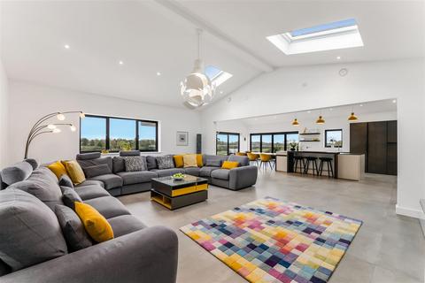 6 bedroom detached house for sale, Stretton Hall, Oadby, LE2