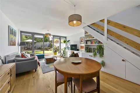 2 bedroom end of terrace house for sale, Blagdon Walk, Teddington