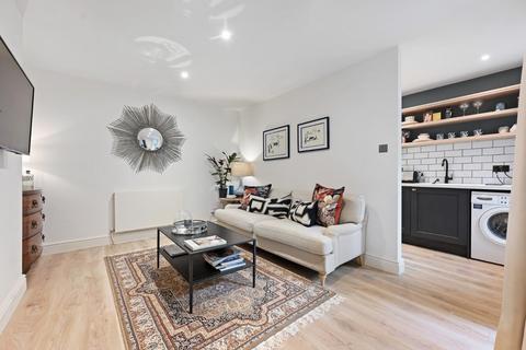 2 bedroom ground floor flat for sale, Grange Park, Ealing