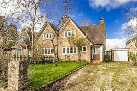 3 bedroom property for sale - 2 Lodge Cottages, Pangbourne on Thames, RG8