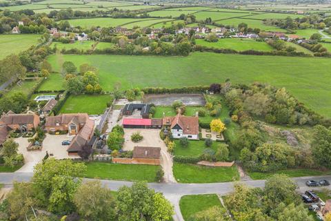 4 bedroom equestrian property for sale, Salters Lane, Aylesbury HP18