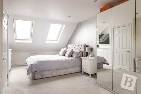 4 bedroom semi-detached house for sale, Lincoln Avenue, Romford, RM7