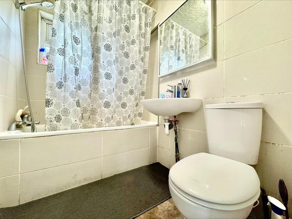 Family Bathroom/ WC