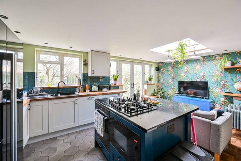3 bedroom flat for sale, Barry Road, Dulwich, London, SE22