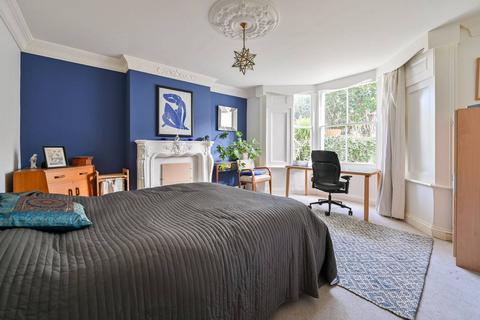 3 bedroom flat for sale, Barry Road, Dulwich, London, SE22