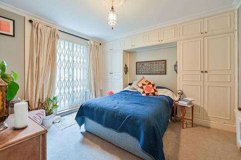 3 bedroom flat for sale, Barry Road, Dulwich, London, SE22