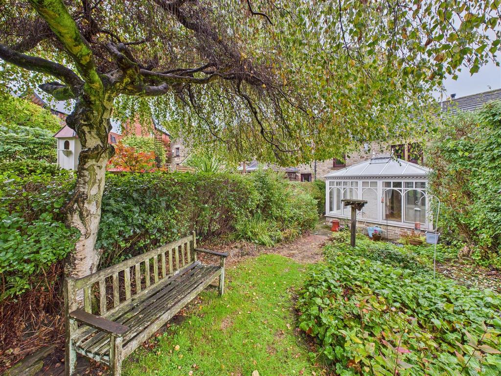 CAM04279 G0-PR0218-STILL038.jpg