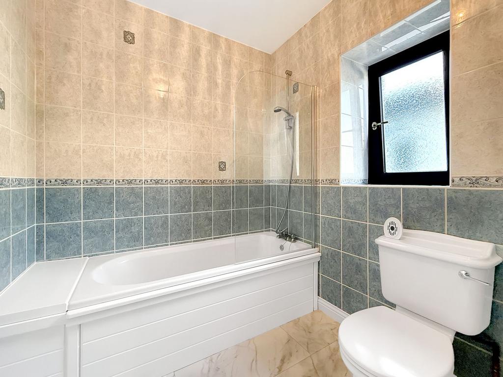 Shower/Bathroom