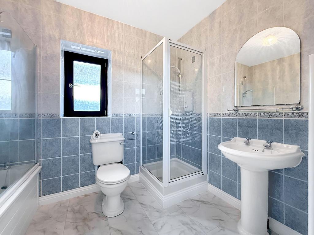 Shower/Bathroom