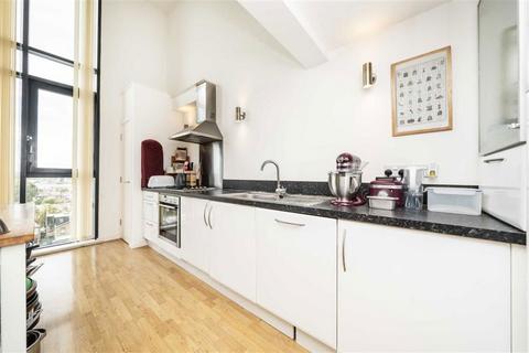 2 bedroom flat for sale, Cowley Road, London W3