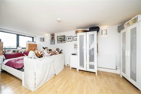 2 bedroom flat for sale, Cowley Road, London W3