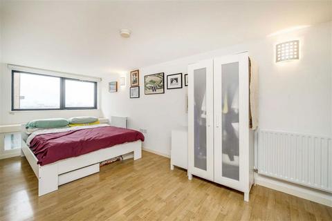 2 bedroom flat for sale, Cowley Road, London W3