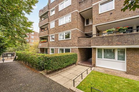 Nero Court, Brentford Dock