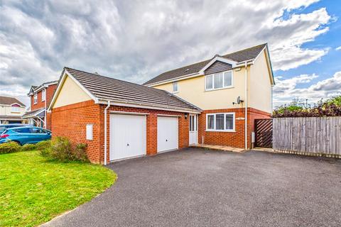 4 bedroom detached house for sale, Iris Close, Hoburne, Christchurch, Dorset, BH23