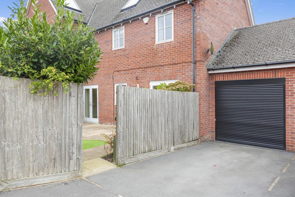 Garage &amp; Parking