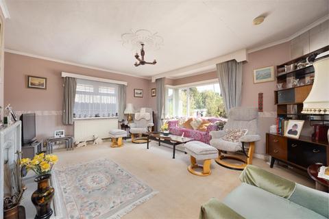 2 bedroom detached bungalow for sale, Greenway Gardens, Trowbridge