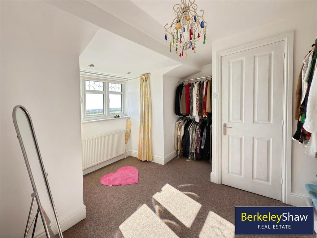 Front bedroom 3