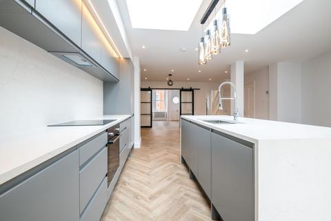 66 Bassingham Road, Earlsfield, London, SW18 3AG