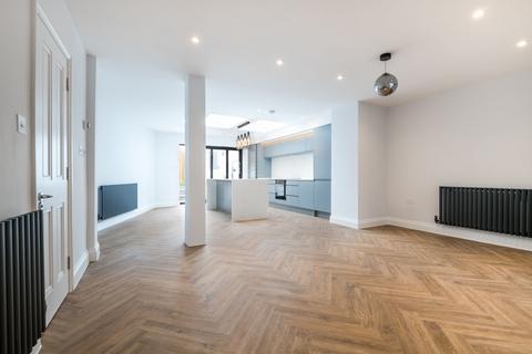 66 Bassingham Road, Earlsfield, London, SW18 3AG