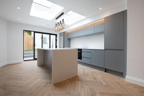 66 Bassingham Road, Earlsfield, London, SW18 3AG