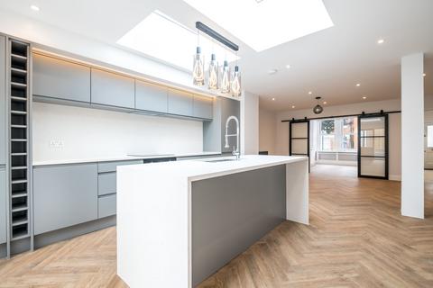 66 Bassingham Road, Earlsfield, London, SW18 3AG