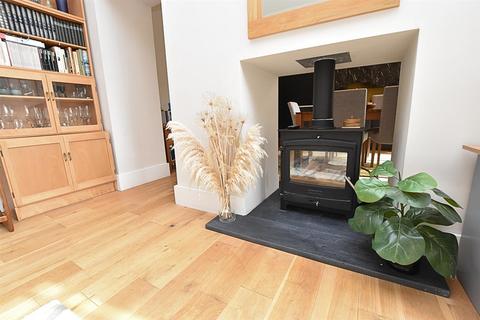 2 bedroom semi-detached house for sale, Welholme Avenue, Grimsby DN32