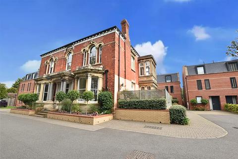 2 bedroom semi-detached house for sale, Welholme Avenue, Grimsby DN32