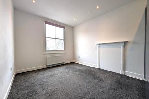 4 bedroom apartment to rent, Duke Street, Dartmouth