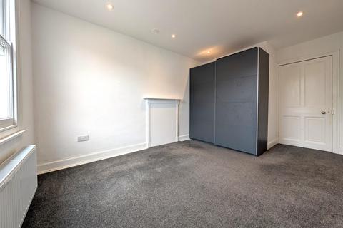 4 bedroom apartment to rent, Duke Street, Dartmouth