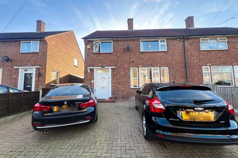 4 bedroom semi-detached house to rent, Wednesbury Road, Romford, RM3