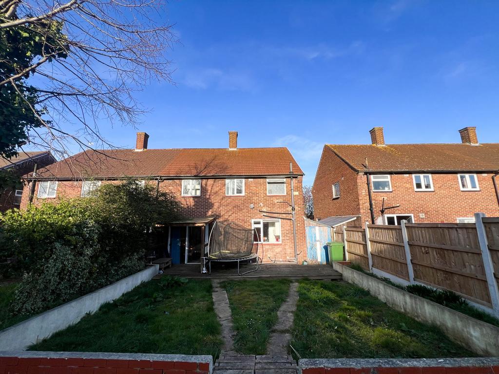 Wednesbury Rd RM3