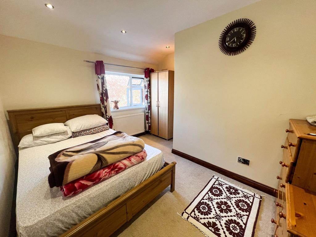 Wednesbury Rd RM3