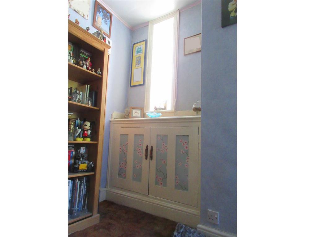 7 Hartshorne Rd Living Room 3 (adusted).jpg