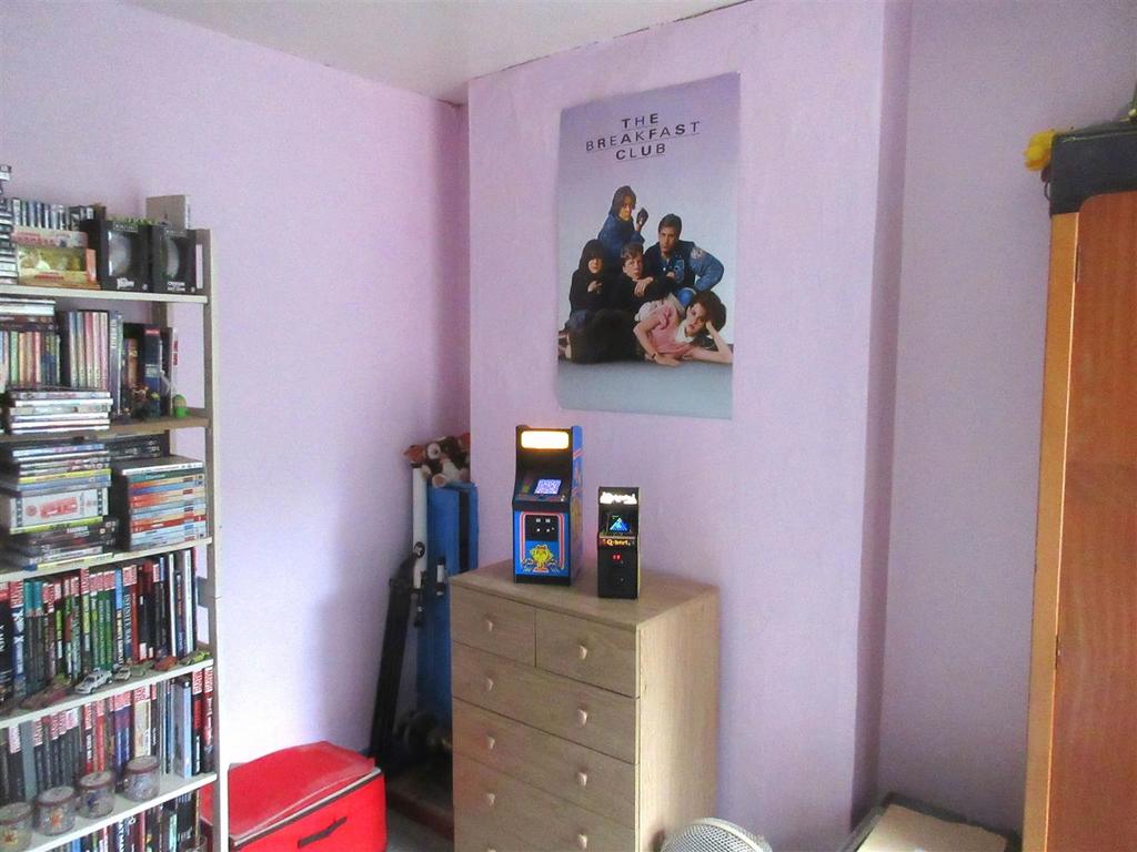 7 Hartshorne Rd Middle Bedroom.JPG