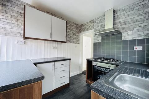 3 bedroom semi-detached house to rent, 207 Aldersley Road, Claregate